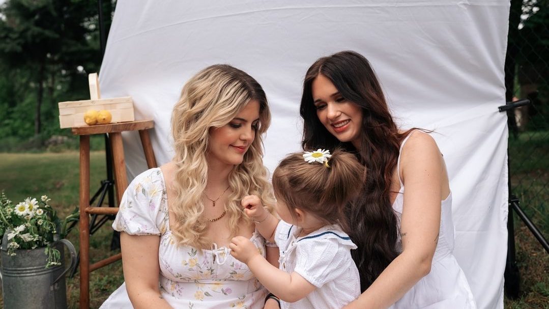 Vanessa und Ina mit ihrer Tochter Olivia Rose.